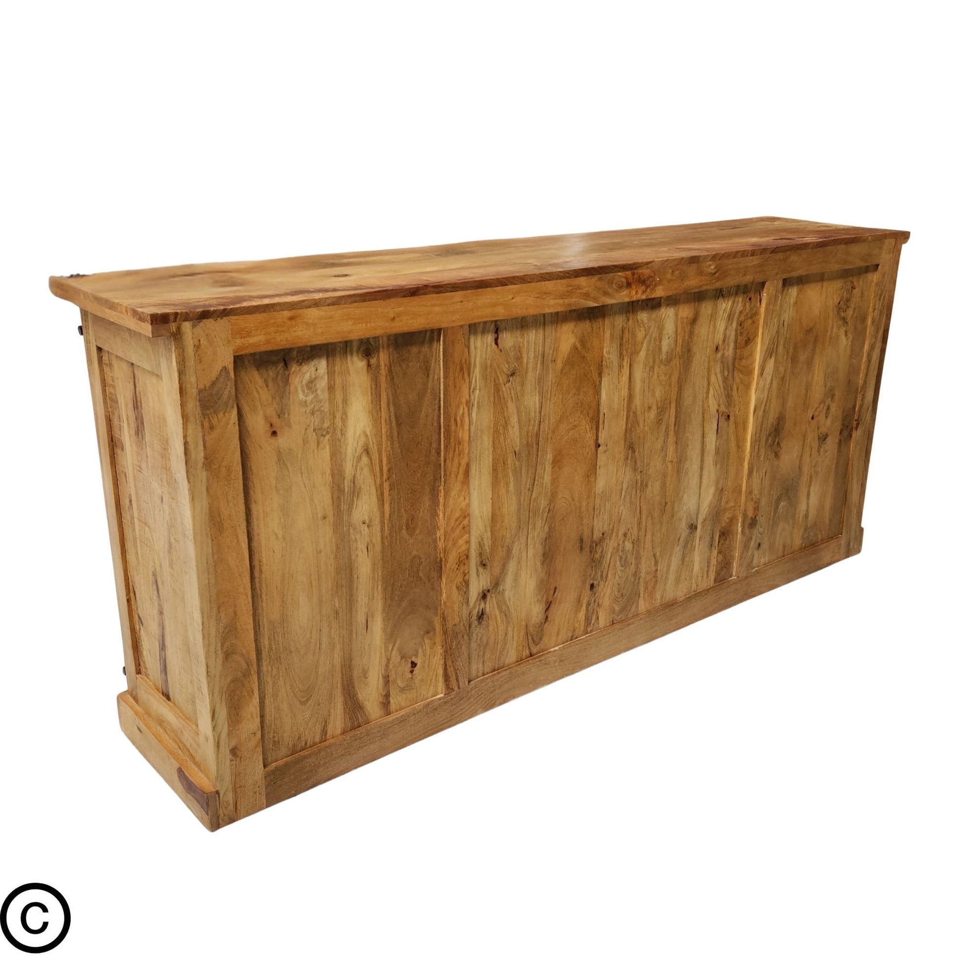 Buffet industriel, fait en bois massif de manguier et métal. Cette enfilade est composée de 6 tiroirs en bois, 2 portes coulissantes et de 2 étagères . Le mélange bois brut et métal apportera une touche unique et pleine de charme à votre intérieur. Disponible en 160 et 200 cm. Kukuu, meubles industriels de qualité.