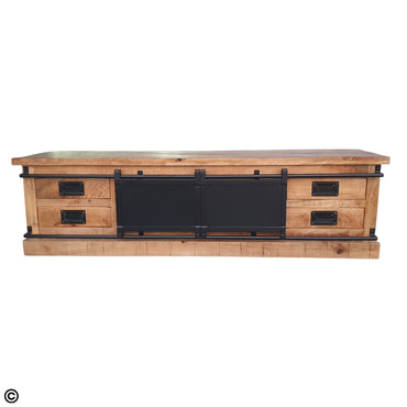 Découvrez notre meuble TV industriel avec portes coulissantes, le choix idéal pour ajouter une touche de style et de fonctionnalité à votre espace de divertissement. Kukuu, meubles industriels de qualité.