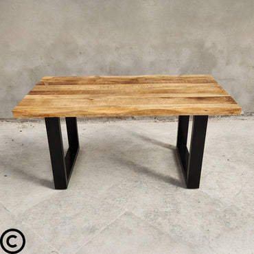 La table à manger manguier métal de Kukuu est disponible en 160 et 180 cm. Kukuu, meubles industriels de qualité.
