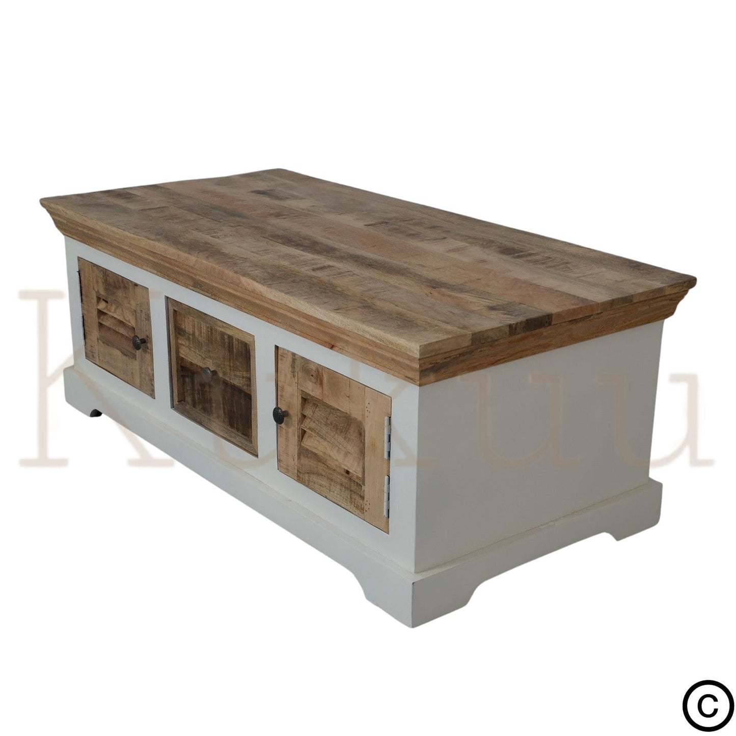 Cette table basse bois blanc est composé d'un tiroir central traversant ainsi que 4 portes en bois de manguier avec niches de rangement (2 de chaque côté). Mesures: 120 (L) x 60 (l) x 45 (H) cm. Portes style persienne. Kukuu, spécialiste en mobilier d'intérieur de qualité.