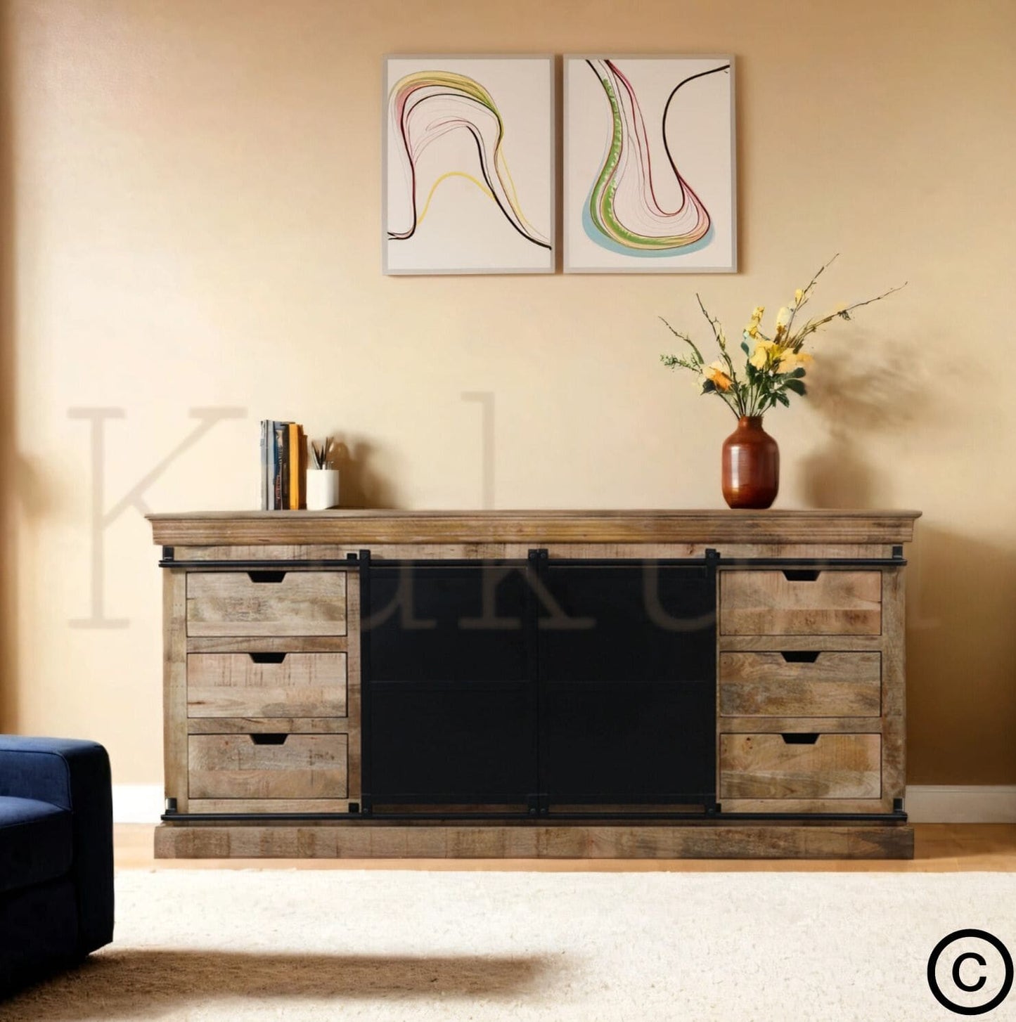 Ce buffet industriel bois massif fait de bois de manguier et métal, est composé de 6 tiroirs en bois, 2 portes coulissantes et de 2 étagères. Dimensions: 200 (L) X 45 (l) X 90 (H) cm. Kukuu, meubles industriels de qualité.