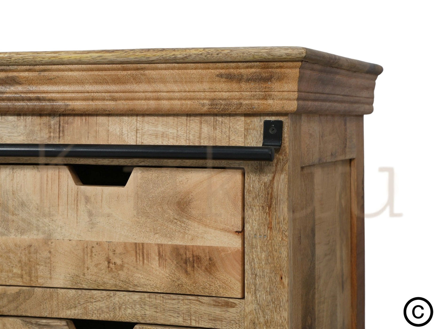 Ce buffet industriel bois massif fait de bois de manguier et métal, est composé de 6 tiroirs en bois, 2 portes coulissantes et de 2 étagères. Dimensions: 200 (L) X 45 (l) X 90 (H) cm. Kukuu, meubles industriels de qualité.