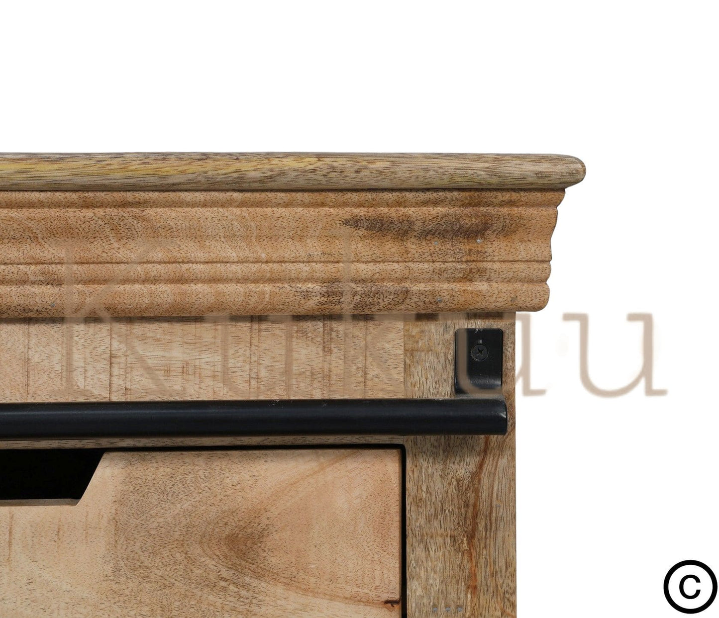 Ce buffet industriel bois massif fait de bois de manguier et métal, est composé de 6 tiroirs en bois, 2 portes coulissantes et de 2 étagères. Dimensions: 200 (L) X 45 (l) X 90 (H) cm. Kukuu, meubles industriels de qualité.