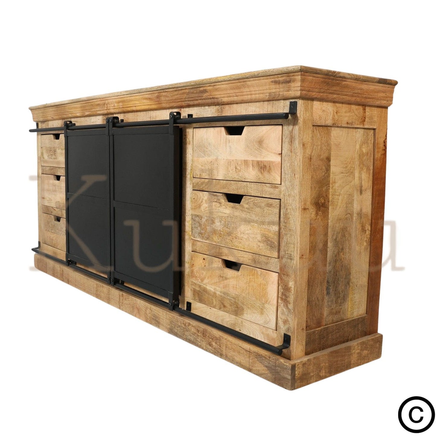 Ce buffet industriel bois massif fait de bois de manguier et métal, est composé de 6 tiroirs en bois, 2 portes coulissantes et de 2 étagères. Dimensions: 200 (L) X 45 (l) X 90 (H) cm. Kukuu, meubles industriels de qualité.
