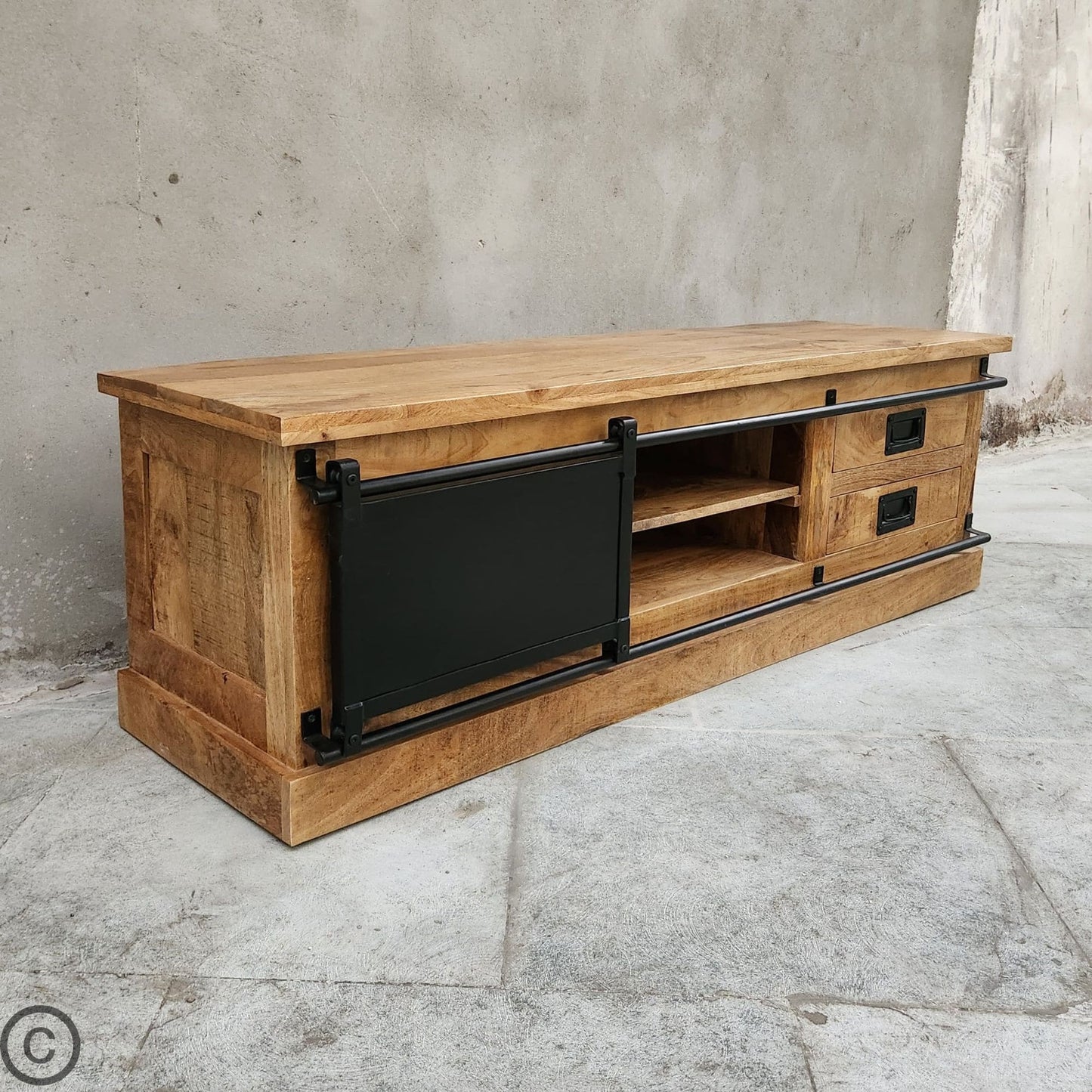Meuble tv industriel 160 cm manguier et métal Kukuu. Kukuu, meubles industriels de qualité.