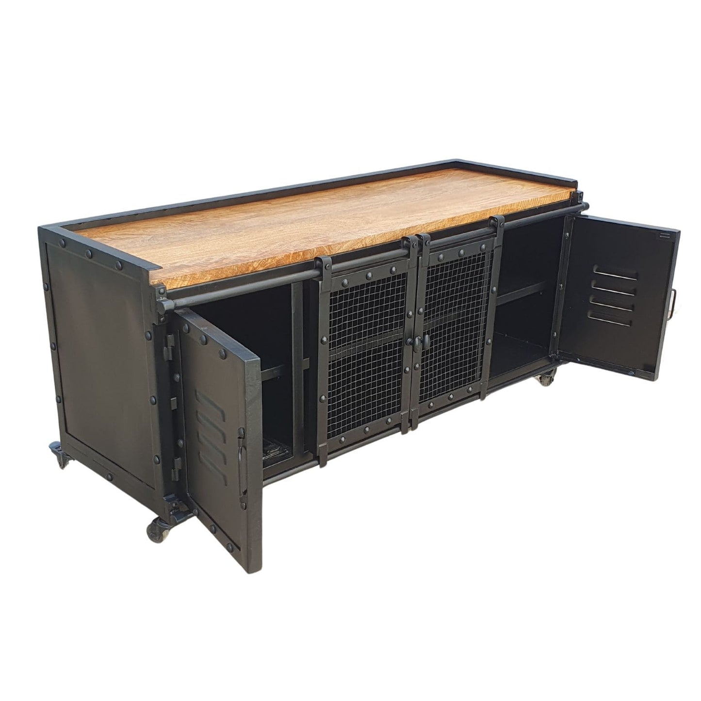 Découvrez le meuble tv industriel à roulettes BLAST avec portes coulissantes, un choix élégant et moderne pour votre salon. Kukuu, meubles industriels de qualité.