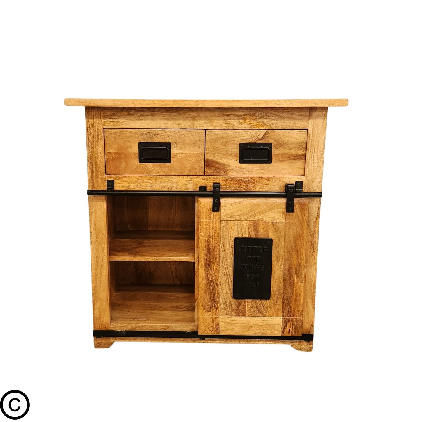 Ce petit buffet industriel fait de bois massif de manguier et métal, est composé de 5 tiroirs en bois et 1 porte coulissante. Dimensions: 90 (L) X 45 (l) X 90 (H) cm. Kukuu, meubles industriels de qualité.