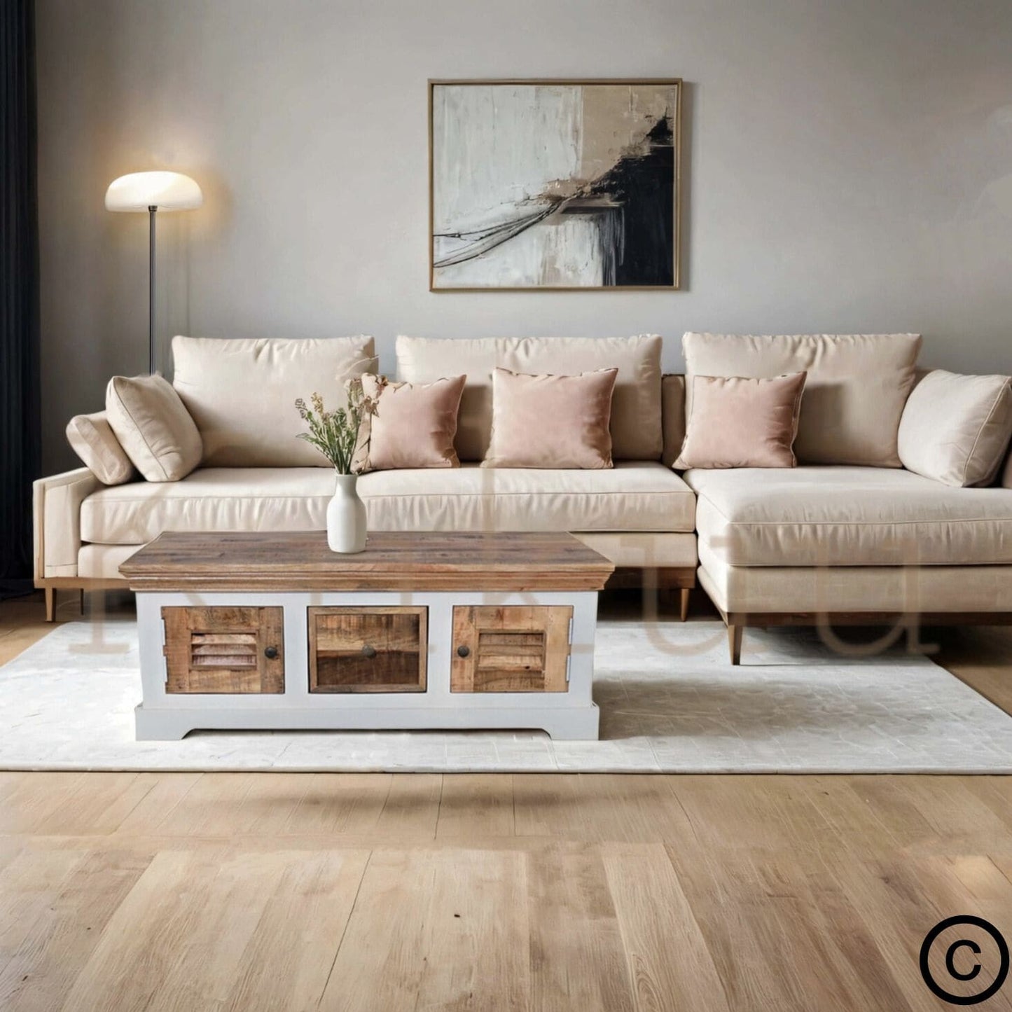 Cette table basse bois blanc est composé d'un tiroir central traversant ainsi que 4 portes en bois de manguier avec niches de rangement (2 de chaque côté). Mesures: 120 (L) x 60 (l) x 45 (H) cm. Portes style persienne. Kukuu, spécialiste en mobilier d'intérieur de qualité.