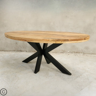 table à manger ovale industrielle manguier et métal. Disponible en 180, 210 et 240 cm. Kukuu, meubles industriels de qualité.
