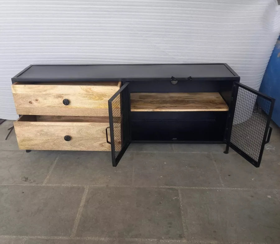 Meuble tv industriel avec tiroirs et étagères style industriel. Mesures: 160 x 45 x 50 cm. Kukuu, mobilier industriel et bois massif.