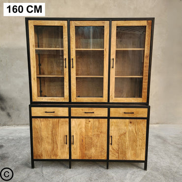 Le vaisselier massif manguier disponible de 140 à 160 cm est le meuble parfait afin d'ajouter une touche de style rustique à votre intérieur. Kukuu, meubles industriels de qualité.
