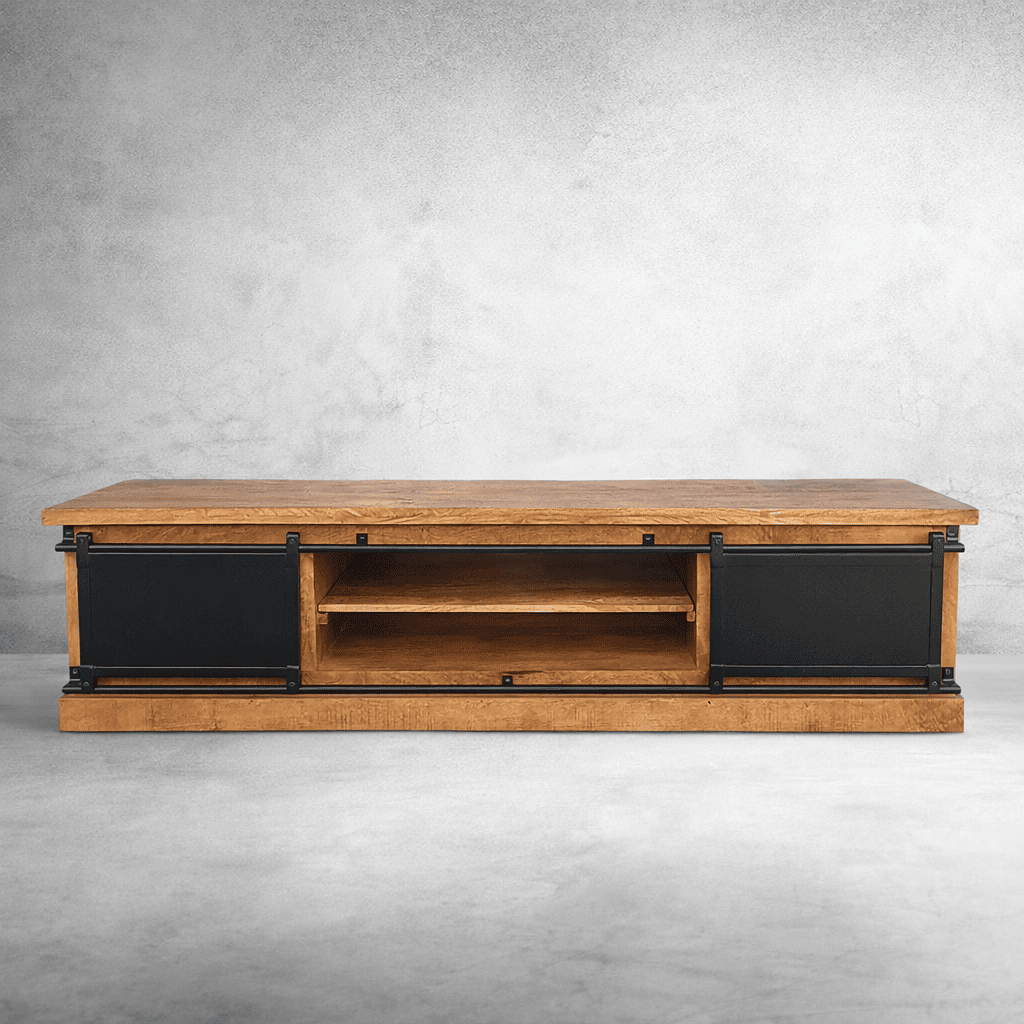 Meuble TV industriel 200 cm bois massif avec portes coulissantes ouvertes KUKUU