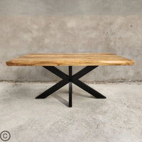 La table à manger industrielle Kukuu a été fabriquée à partir d'acier et bois de manguier. Disponible en 160, 180 et 240 cm. Kukuu, meubles industriels de qualité.