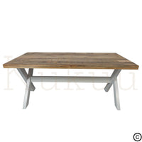Cette table à manger bois blanc est composée de pieds en croix en métal blanc et d'un support central. Son plateau a été fabriqué à partir de bois massif de manguier traité et vernis pour un usage quotidien. 
Mesures disponibles: 180 x  90 x 76 cm / 220 x 100 x 76 cm.
Kukuu, spécialiste en mobilier d'intérieur de qualité.