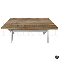 Cette table à manger bois blanc est composée de pieds en croix en métal blanc et d'un support central. Son plateau a été fabriqué à partir de bois massif de manguier traité et vernis pour un usage quotidien. 
Mesures disponibles: 180 x  90 x 76 cm / 220 x 100 x 76 cm.
Kukuu, spécialiste en mobilier d'intérieur de qualité.