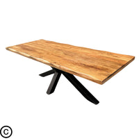 La table à manger pied central 240 cm a été fabriquée à partir d'acier et bois de manguier. Mesures: 240 x 100 x 78 cm. Kukuu, meubles industriels de qualité.
