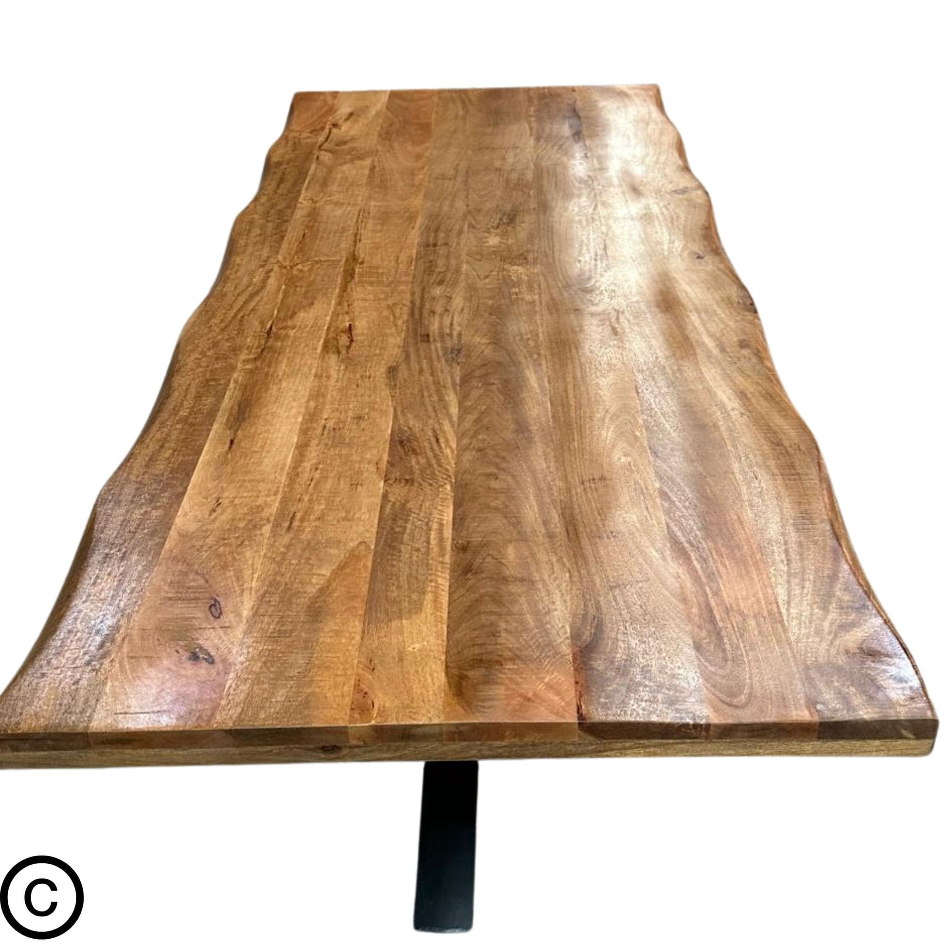 La table à manger industrielle Kukuu a été fabriquée à partir d'acier et bois de manguier. Disponible en 160, 180 et 240 cm. Kukuu, meubles industriels de qualité.