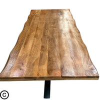La table à manger industrielle Kukuu a été fabriquée à partir d'acier et bois de manguier. Disponible en 160, 180 et 240 cm. Kukuu, meubles industriels de qualité.