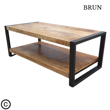 Cette table basse industrielle avec étagère a été fabriquée à partir de métal et de bois massif de manguier. Celle-ci est composée de 2 étagères. Dimensions: 120 (L) X 60 (l) X 45 (H) cm. Kukuu, meubles industriels de qualité.