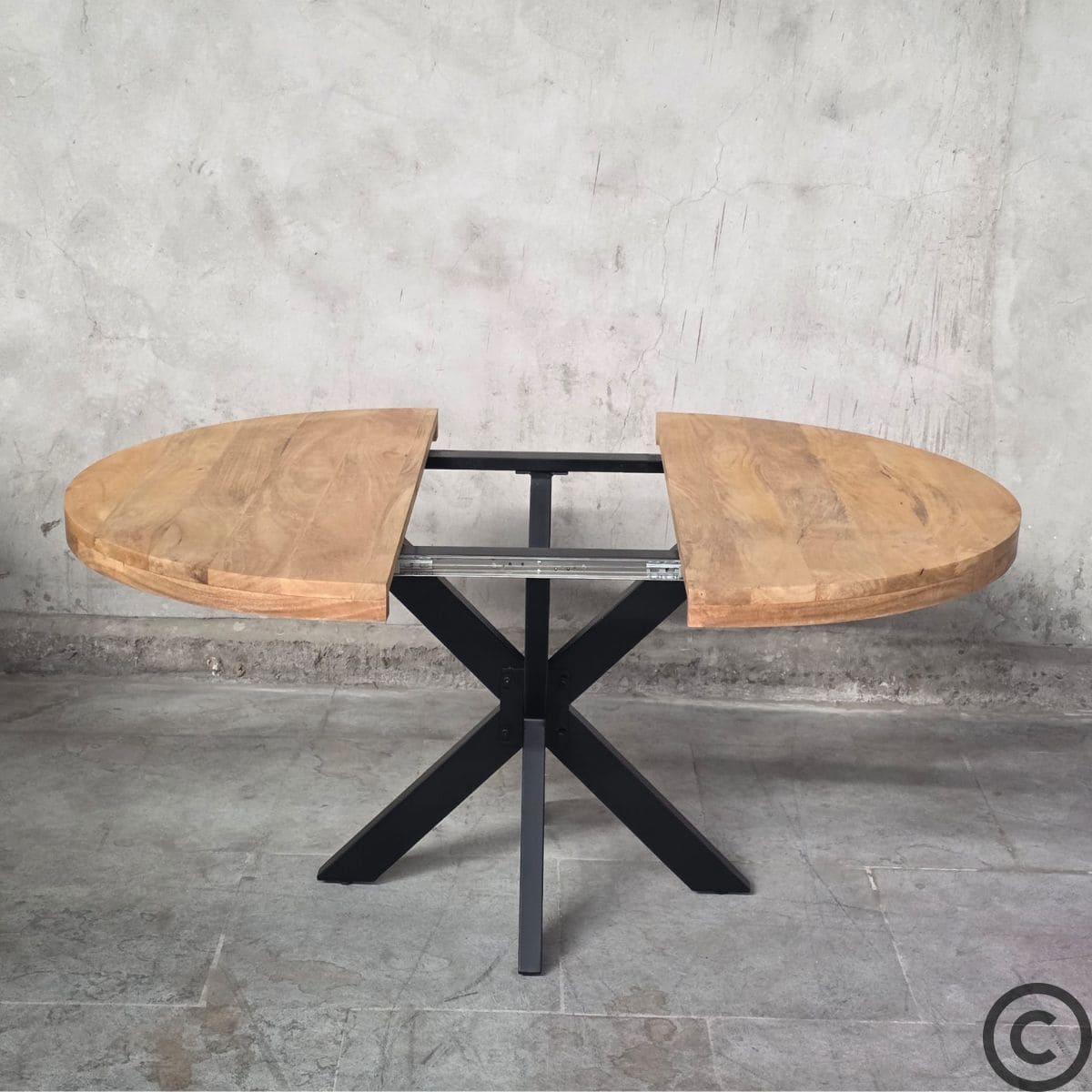 Table ronde extensible industrielle ouverte 160 cm avec rallonge intégrée
