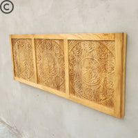 Tête de lit en bois massif KUKUU, design floral sculpté à la main, vue de profil.