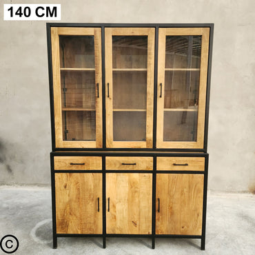 Le vaisselier massif manguier disponible de 140 à 160 cm est le meuble parfait afin d'ajouter une touche de style rustique à votre intérieur. Kukuu, meubles industriels de qualité.