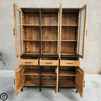 Le vaisselier massif manguier disponible de 140 à 160 cm est le meuble parfait afin d'ajouter une touche de style rustique à votre intérieur. Kukuu, meubles industriels de qualité.