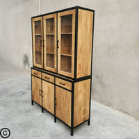 Le vaisselier massif manguier disponible de 140 à 160 cm est le meuble parfait afin d'ajouter une touche de style rustique à votre intérieur. Kukuu, meubles industriels de qualité.
