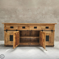Ce buffet manguier et métal Kukuu a été fabriqué à partir de bois massif de manguier et de métal. Mesures: 200 x 45 x 90 cm. Kukuu, meubles industriels de qualité.