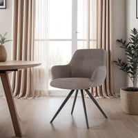 Chaise bouclette marron pivotante avec accoudoirs et pieds en métal noir dans une salle à manger moderne – KUKUU