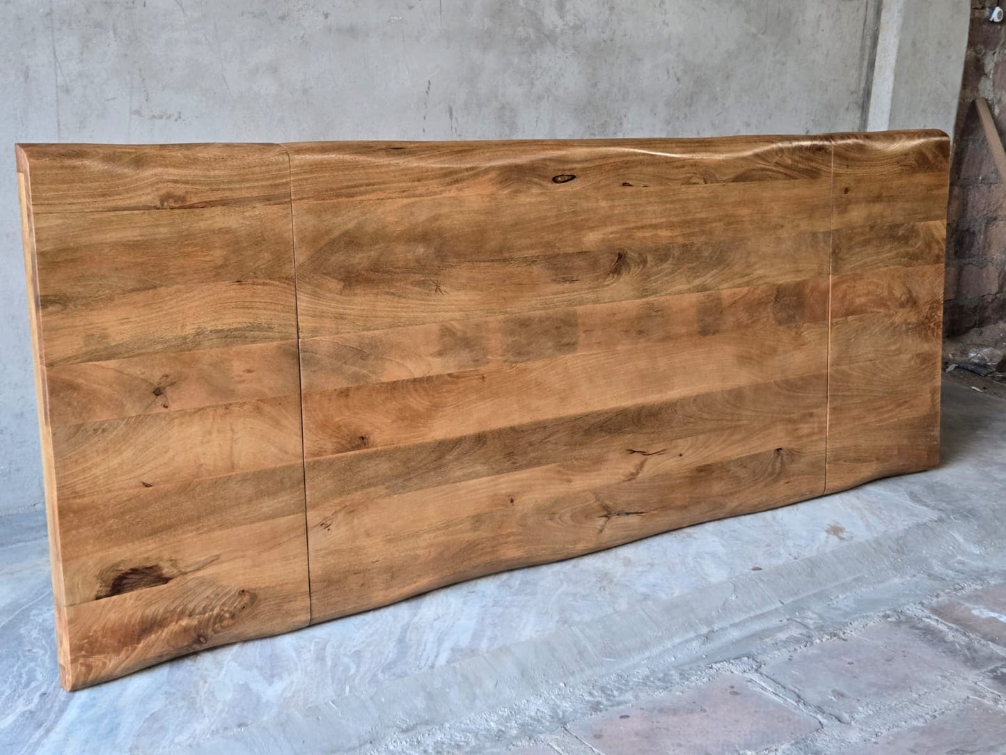 Table à manger industrielle extensible bois massif KUKUU - détail plateau 3