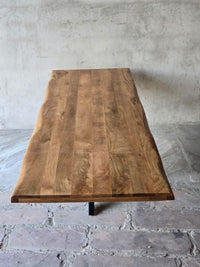 Table à manger industrielle extensible 200-300 cm bois massif KUKUU - plateau détail