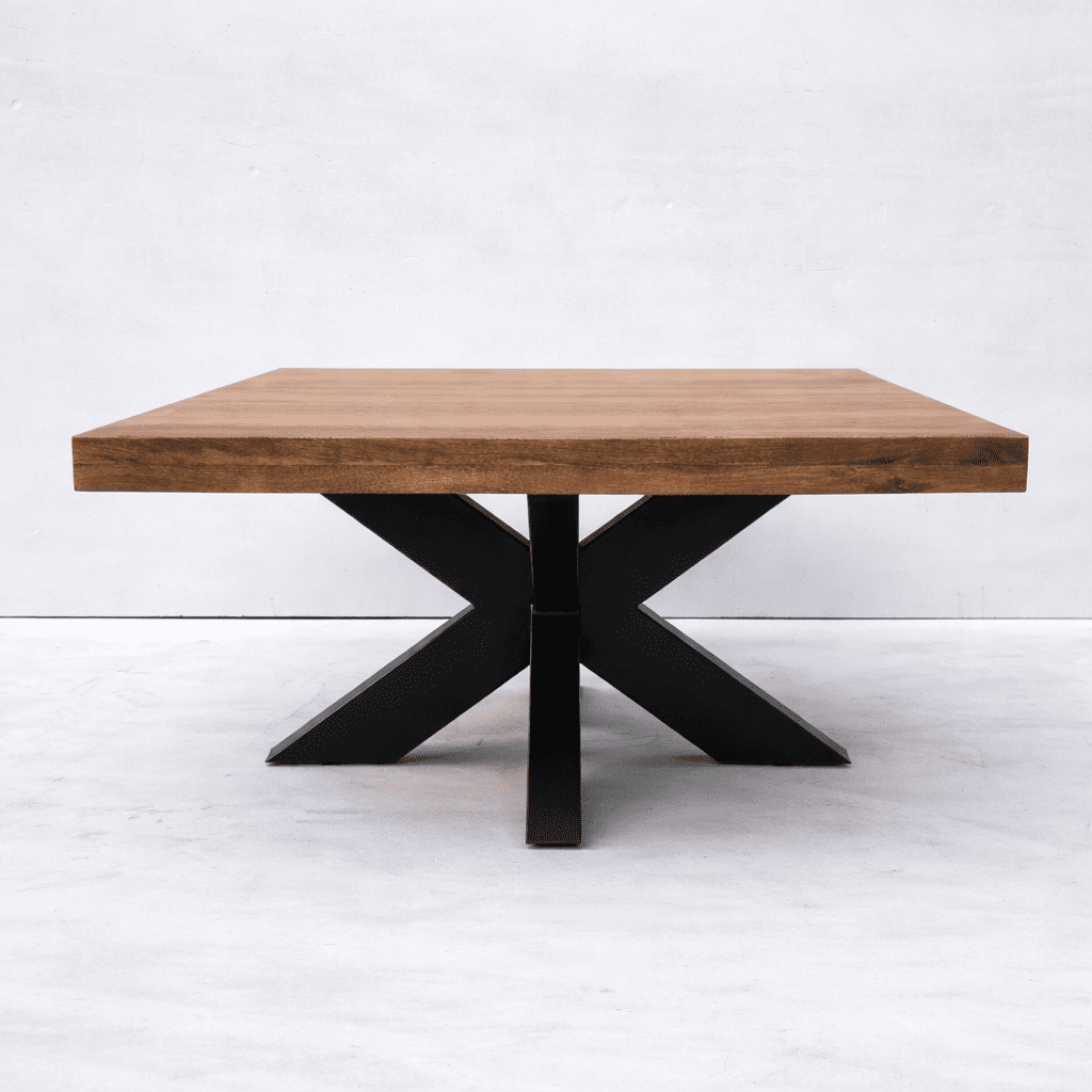 Table basse carrée style industriel en bois de manguier massif avec pied métal noir KUKUU