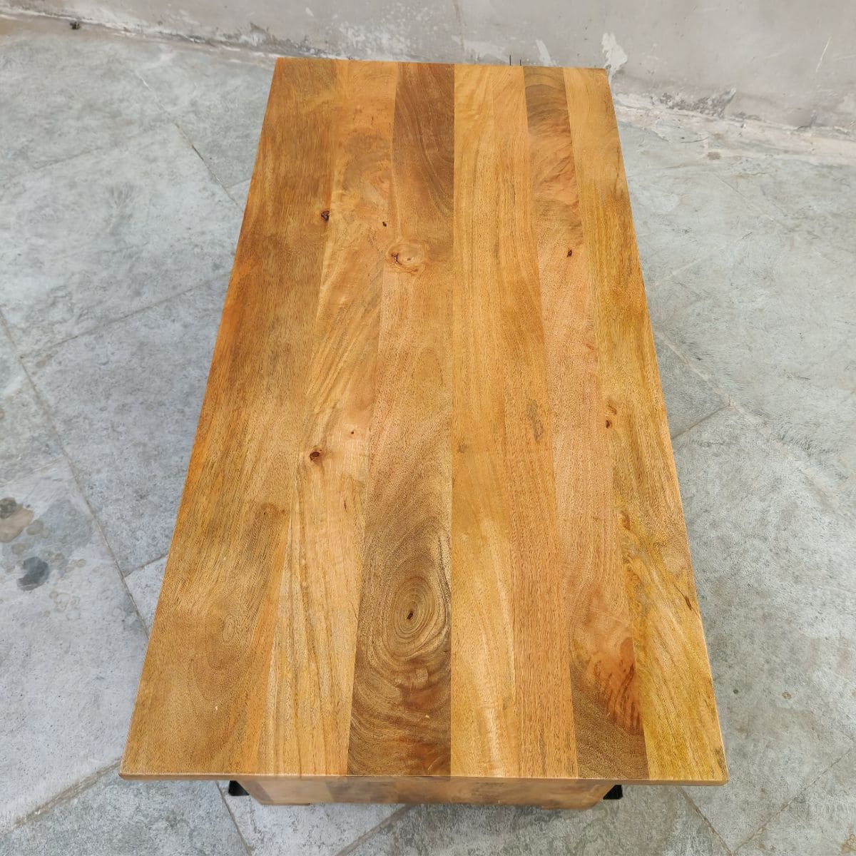 Plateau en manguier massif de la table basse industrielle – KUKUU