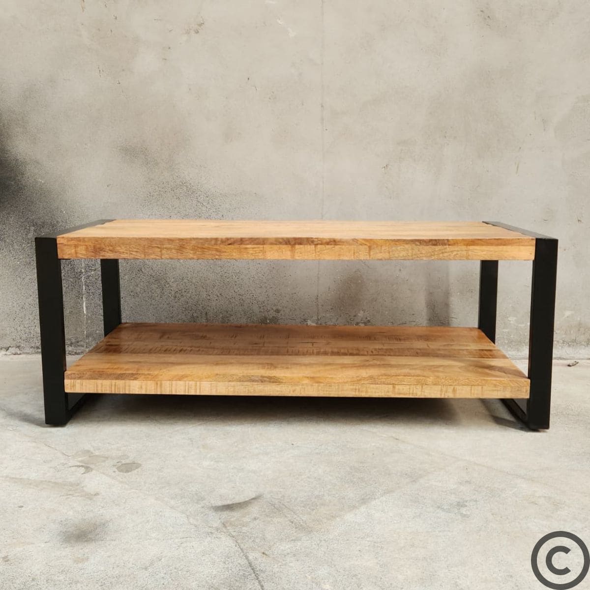 Table basse en bois et métal KUKUU – vue avant centrée – meuble industriel avec double plateau