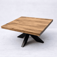 Table basse industrielle carrée en manguier massif avec pied métal noir KUKUU – vue en angle