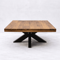 Table basse industrielle carrée KUKUU en manguier massif avec pied central en métal noir – vue de face