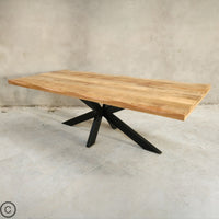 La table à manger industrielle Kukuu a été fabriquée à partir d'acier et bois de manguier. Disponible en 160, 180 et 240 cm. Kukuu, meubles industriels de qualité.