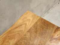 La table à manger industrielle Kukuu a été fabriquée à partir d'acier et bois de manguier. Disponible en 160, 180 et 240 cm. Kukuu, meubles industriels de qualité.