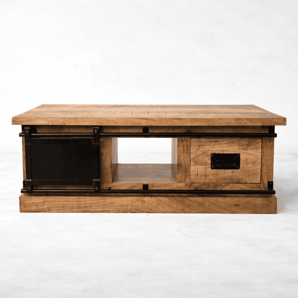 table basse industrielle manguier massif avec porte coulissante ouverte et niche de rangement KUKUU
