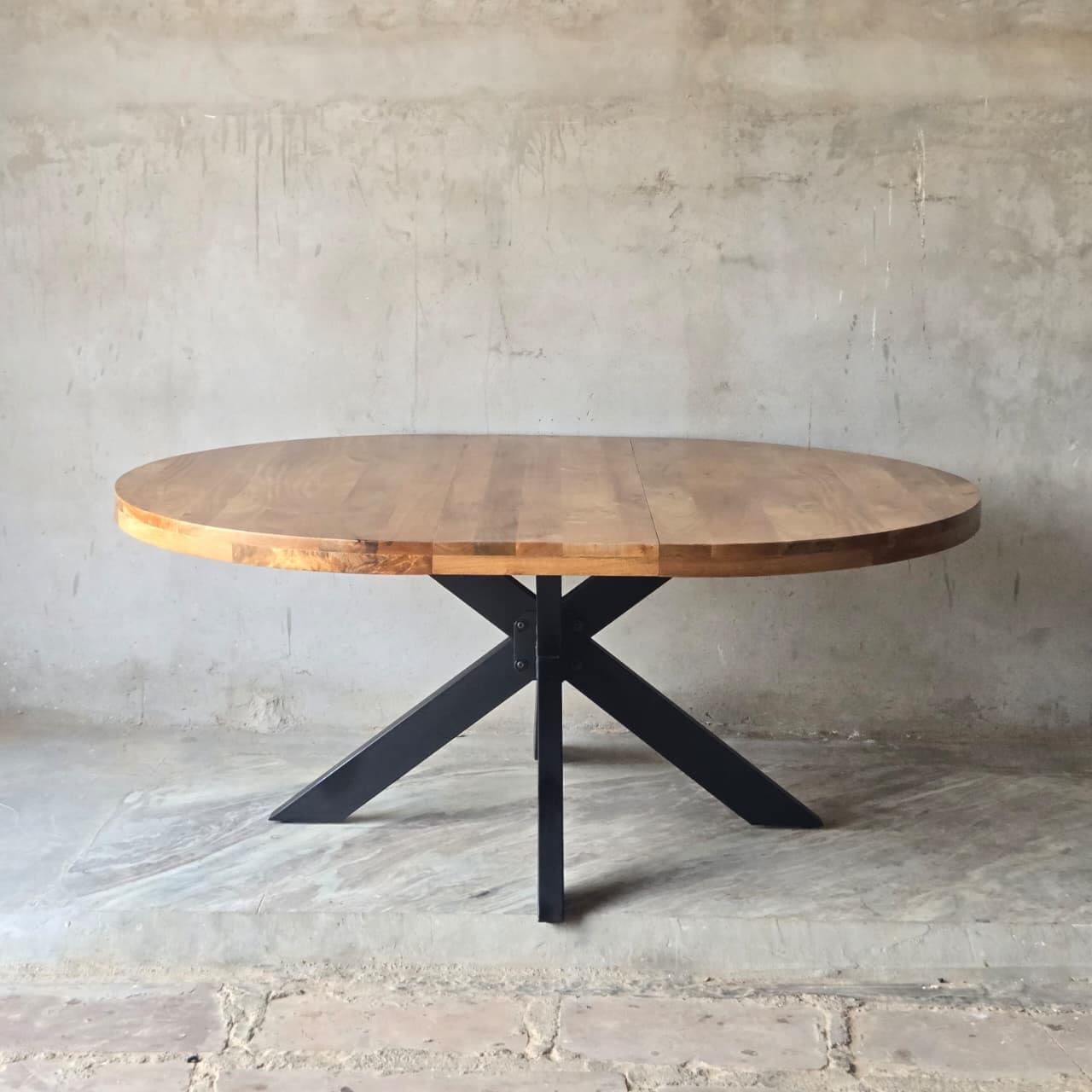 table ronde extensible en bois de manguier et métal - de 140 à 180 cm - KUKUU - avec extension