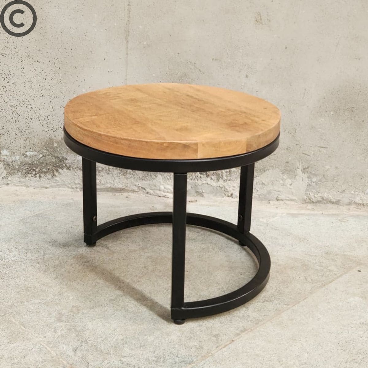 Petite table basse gigogne ronde en bois de manguier et structure en métal noir – KUKUU