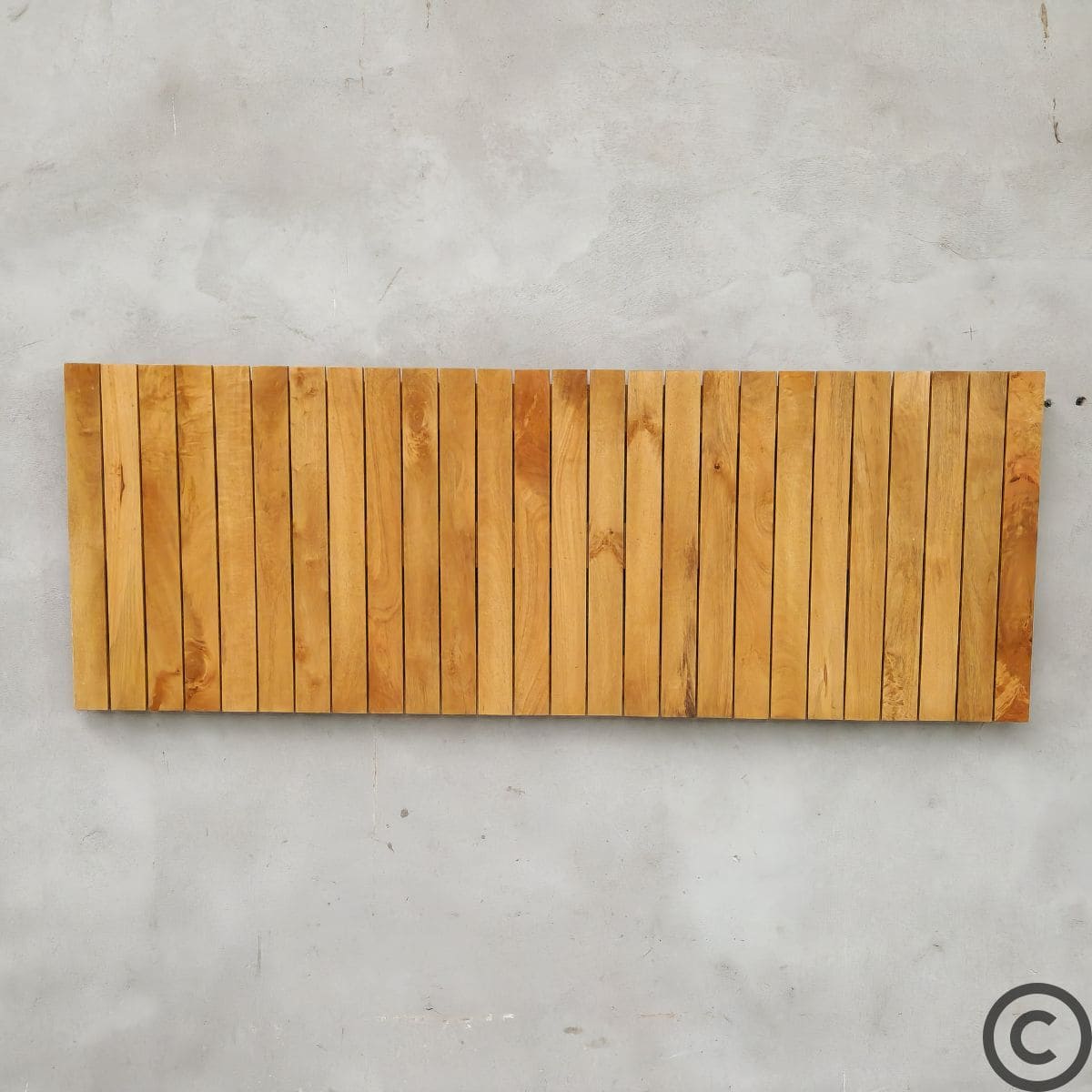 Tête de lit à lattes en bois de manguier massif KUKUU – vue de face