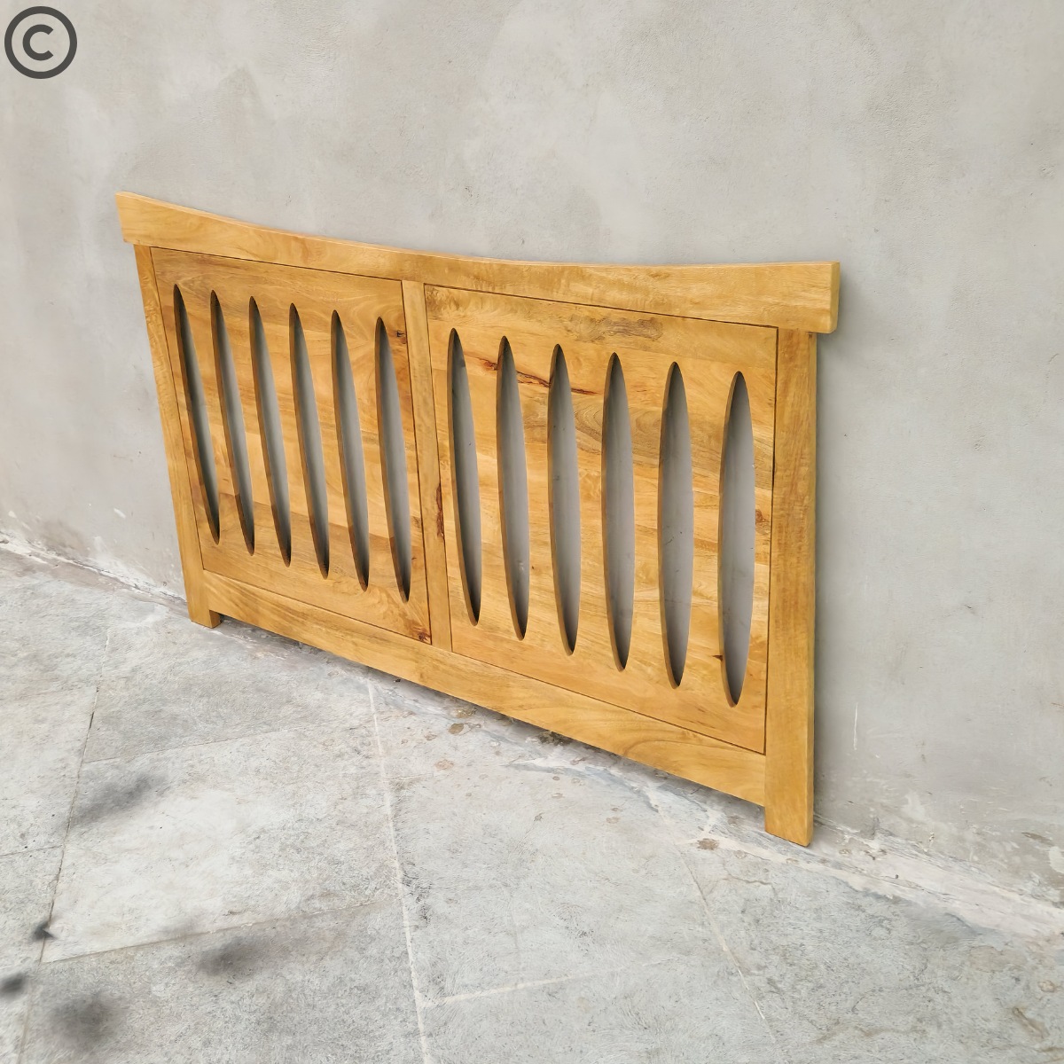 Tête de lit en bois de manguier massif 160x100 cm – design ajouré ovale et cadre légèrement courbé, fabrication artisanale Kukuu.