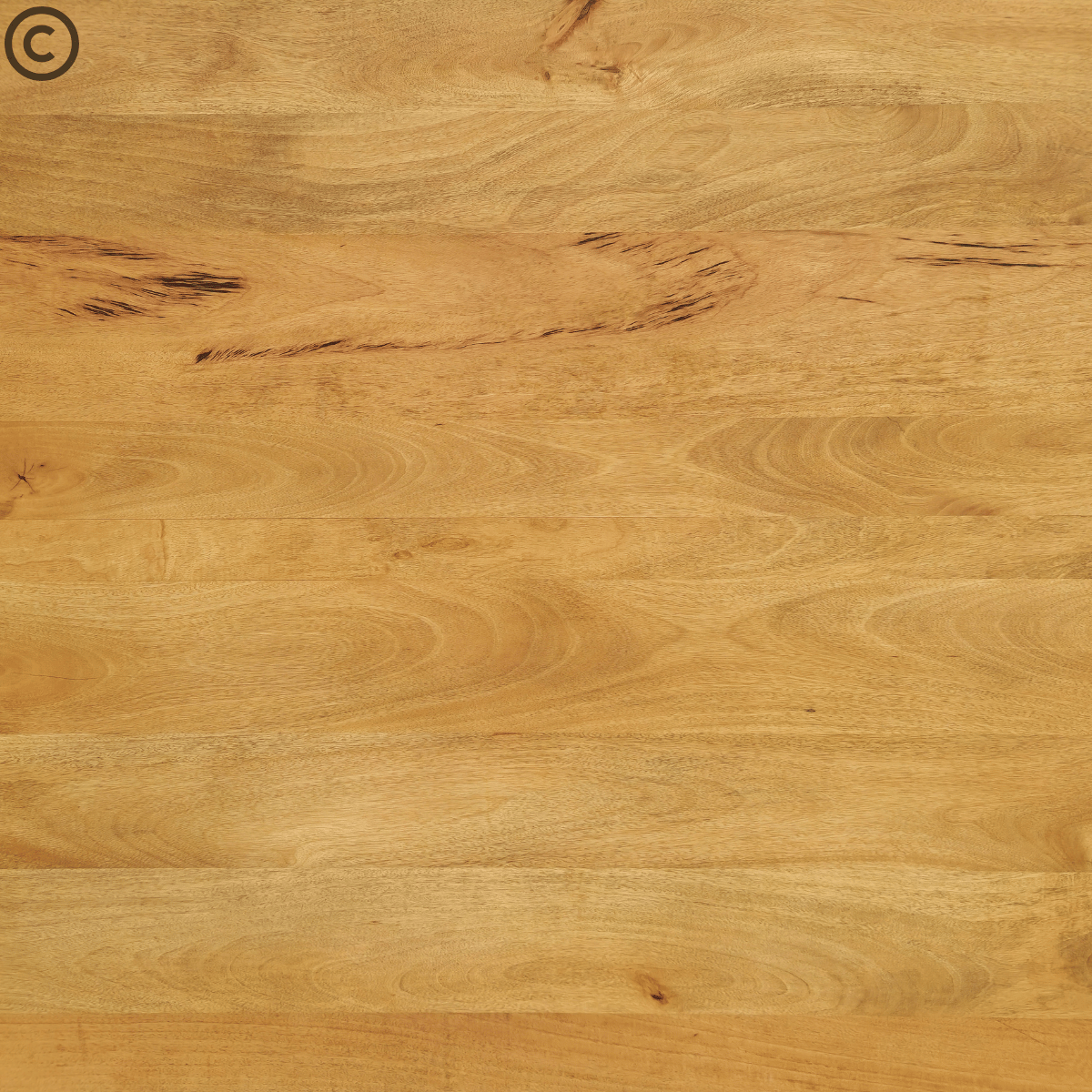Détail du veinage et des nuances dorées du bois de manguier massif – finition naturelle satinée Kukuu