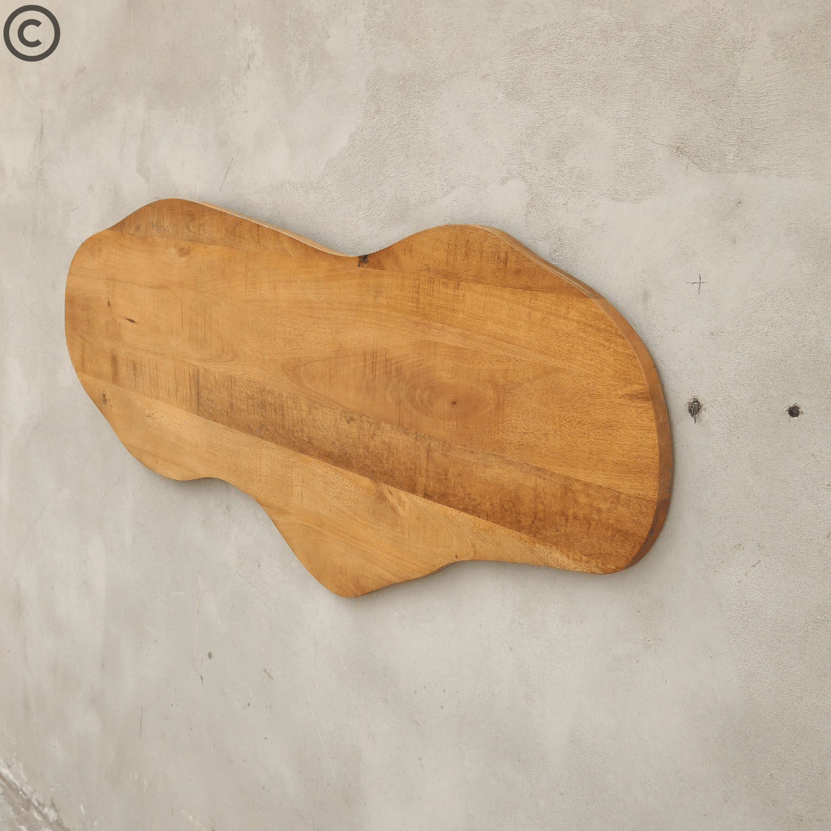 Tête de lit en manguier massif forme organique – courbes douces et finitions naturelles, bois massif clair travaillé à la main.