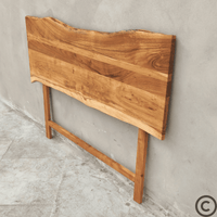 Détail du bois d’acacia – tête de lit 160 cm au veinage authentique – KUKUU