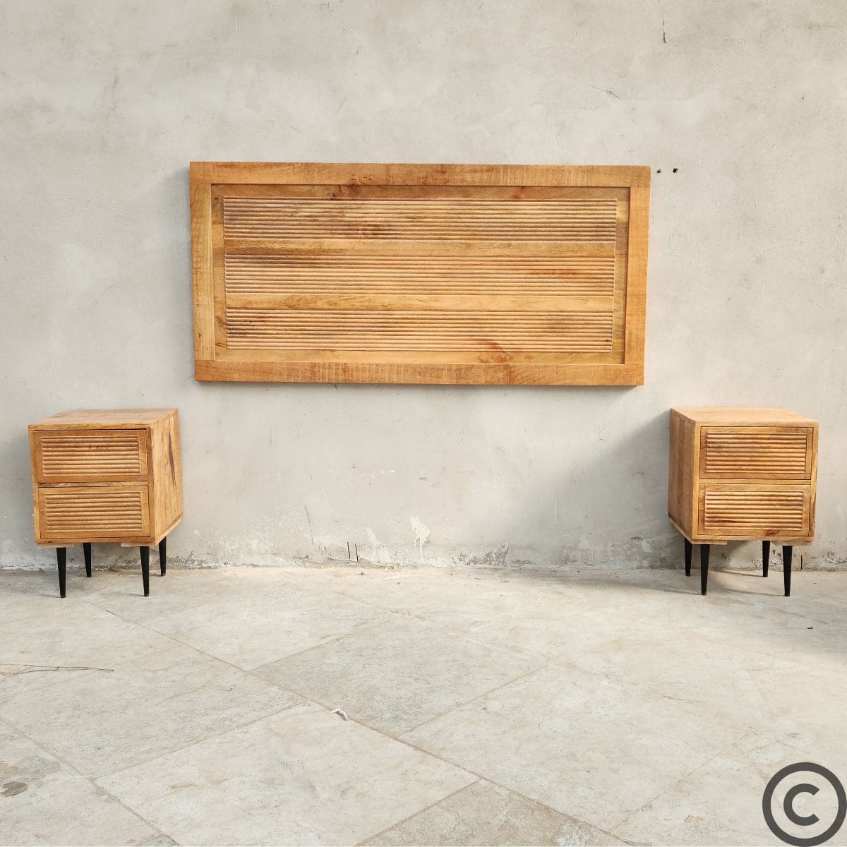 Ensemble chambre avec tête de lit rainurée et tables de chevets assorties en bois de manguier massif – finition naturelle Kukuu
