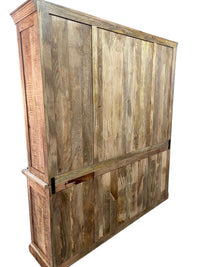 Ce vaisselier industriel a été fabriqué à partir de bois massif de manguier pour sa structure et d'acier et verre pour ses portes coulissantes. Longueurs disponibles: 140, 160, 180 et 200 cm. Largeur: 45 cm. Hauteur: 200 cm. Kukuu, meubles industriels de qualité.
