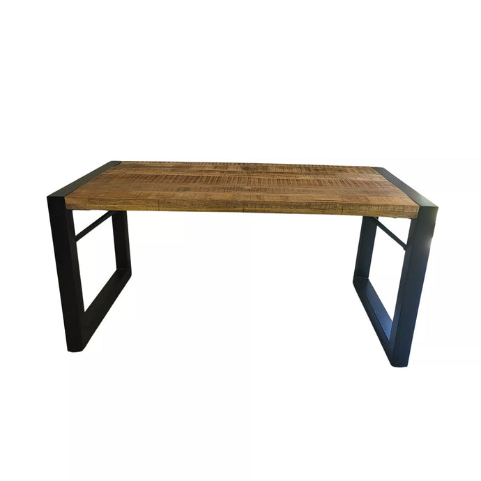table bois massif Kukuu fabriquée à partir de métal et plateau en bois massif de manguier. Mesures: 160 x 90 x 75 cm. Kukuu, spécialiste en meubles industriels. 